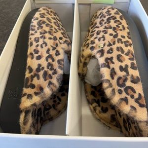 Alegria
Leisurelee Faux Fur soft orthotic Slippers. Size 13